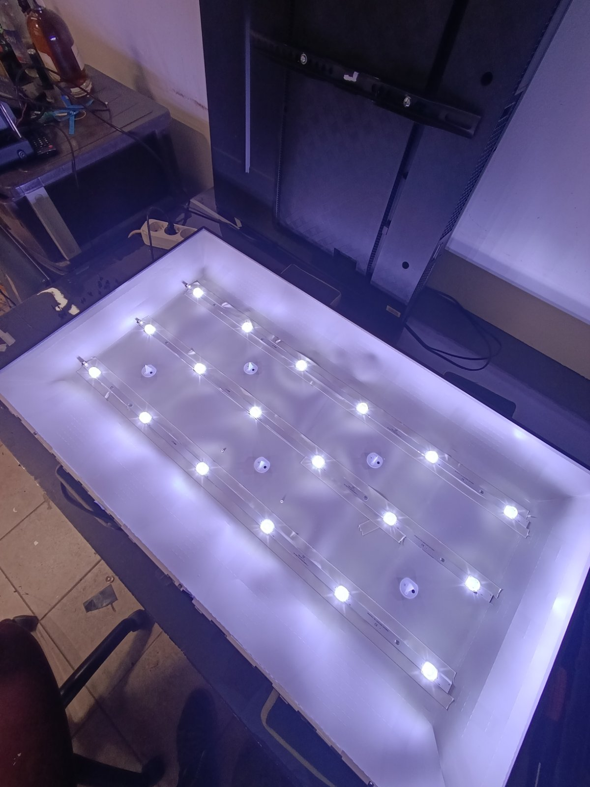 Zamena LED pozadinskog osvetljenja