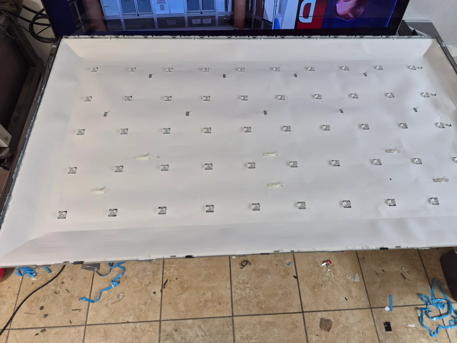 Zamena LED pozadinskog osvetljenja na Philips 65 inča televizoru